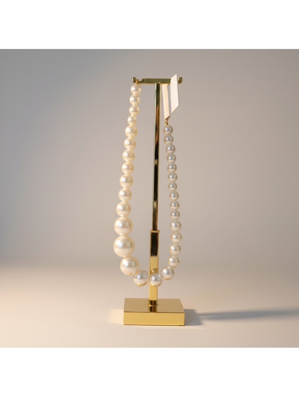 Graduated Faux Pearl Necklace Gold Tone Clasp Classic Elegant Statement Jewelry